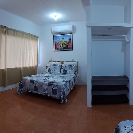 Apartamentos Mundo Maya Habitaciones Flores Luaran gambar